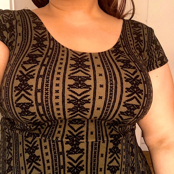 Green peplum tunic with black tribal print XXL - Picture 1 of 9